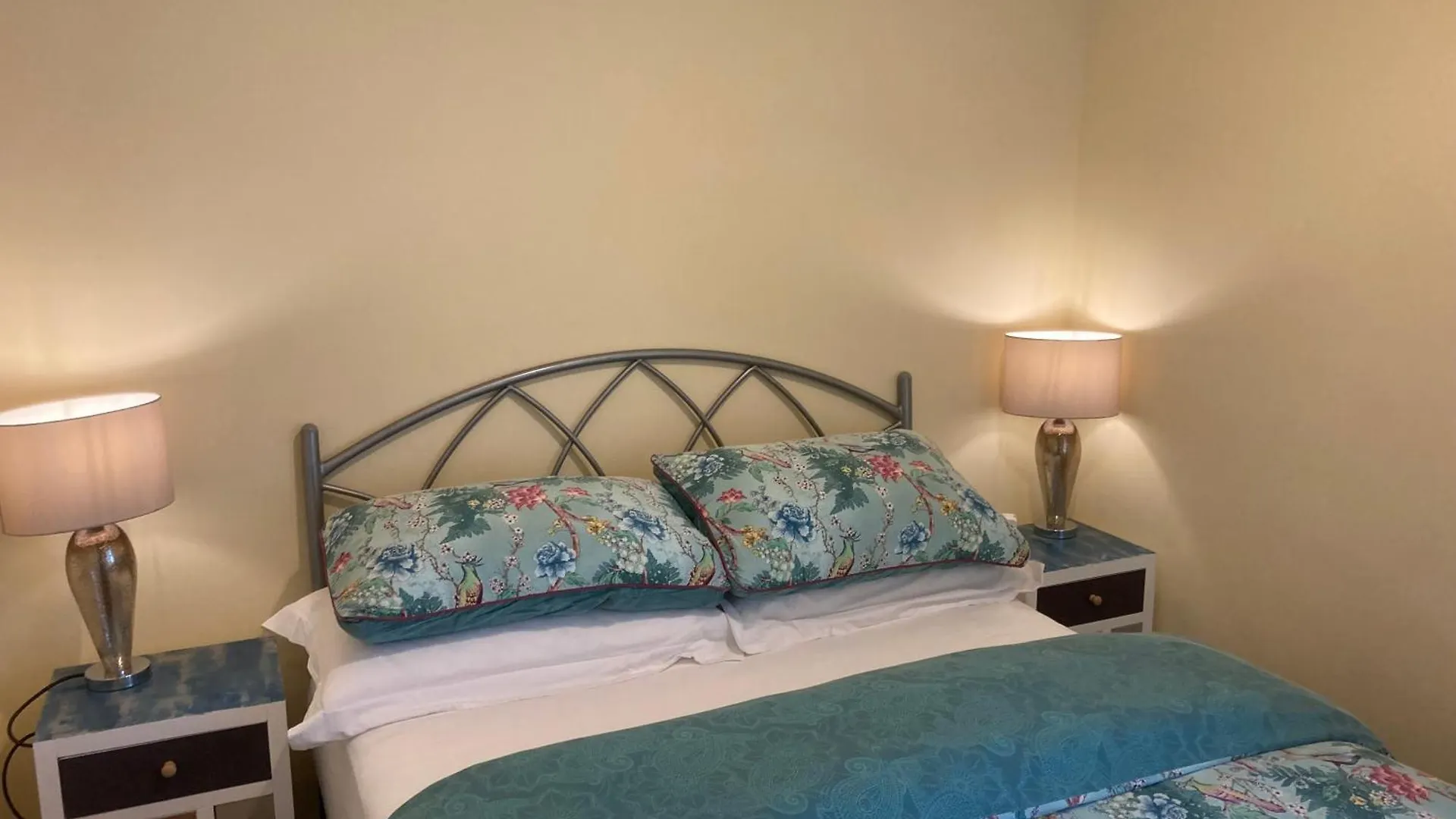 Mount Royal Victorian Apartments Self Catering Belfast United Kingdom